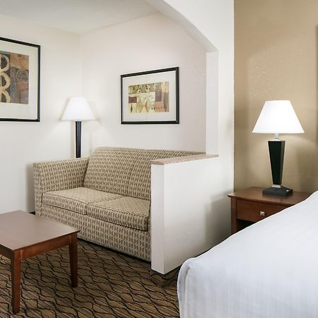 Holiday Inn Express & Suites Clinton By Ihg Exterior photo