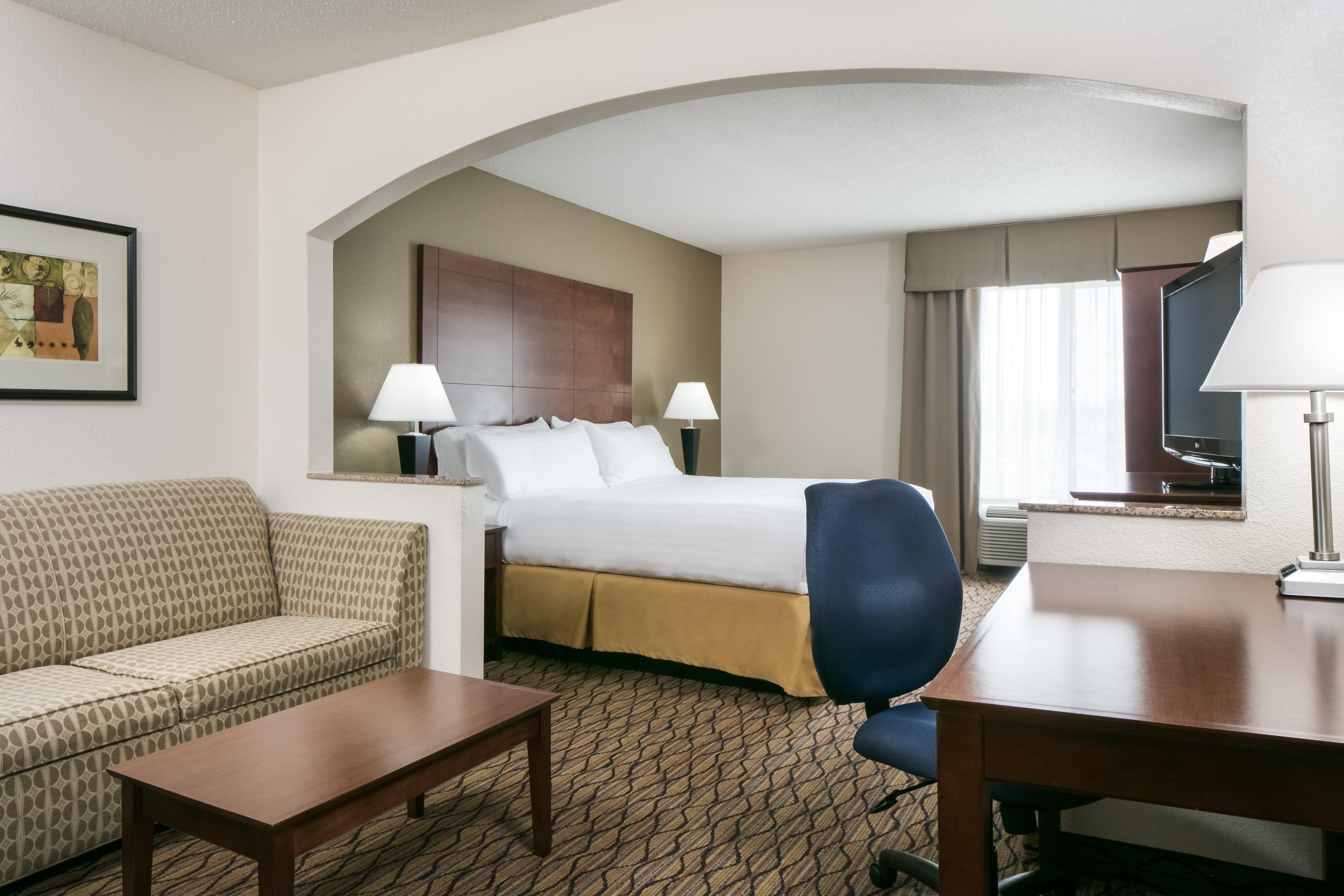 Holiday Inn Express & Suites Clinton By Ihg Exterior photo