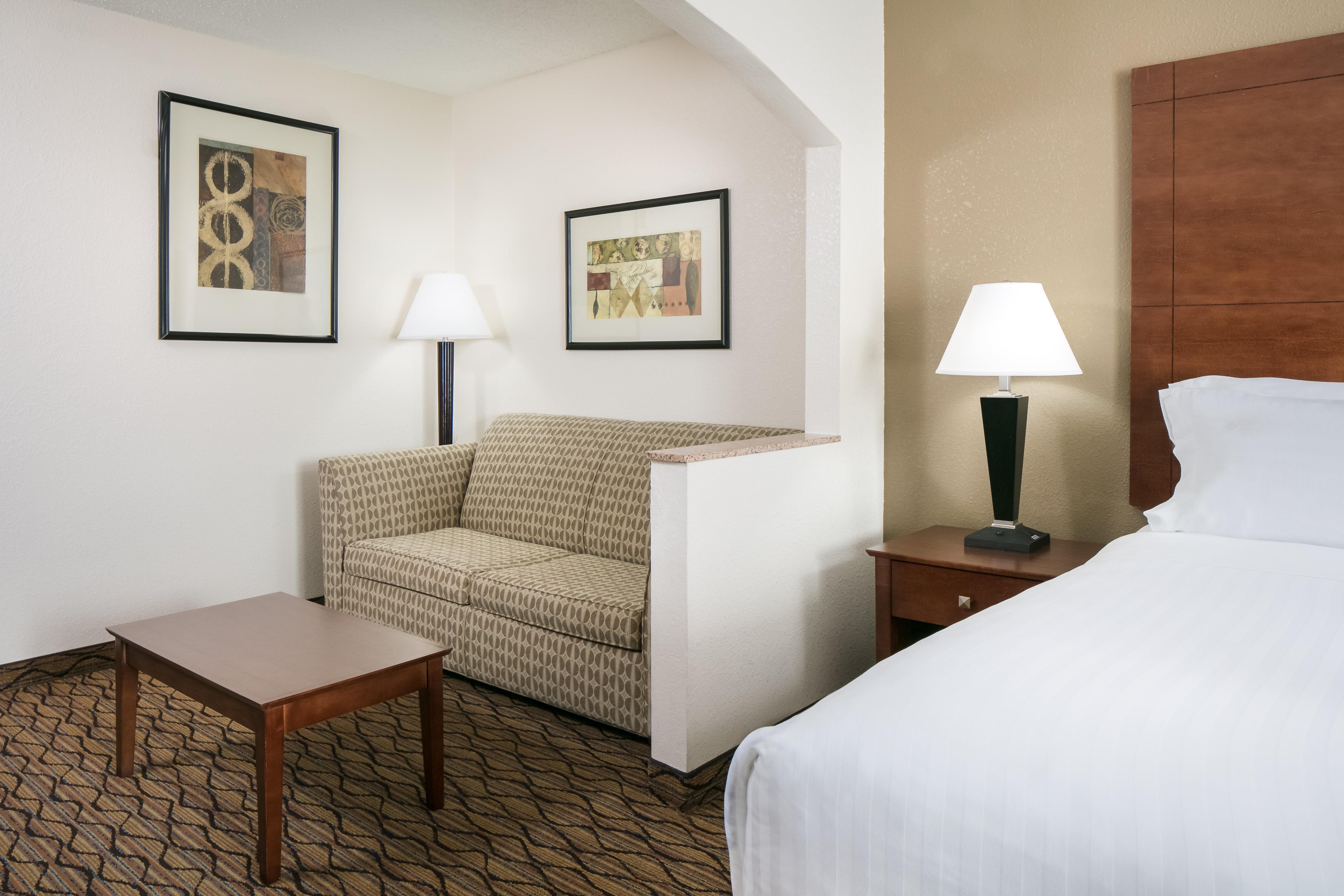 Holiday Inn Express & Suites Clinton By Ihg Exterior photo