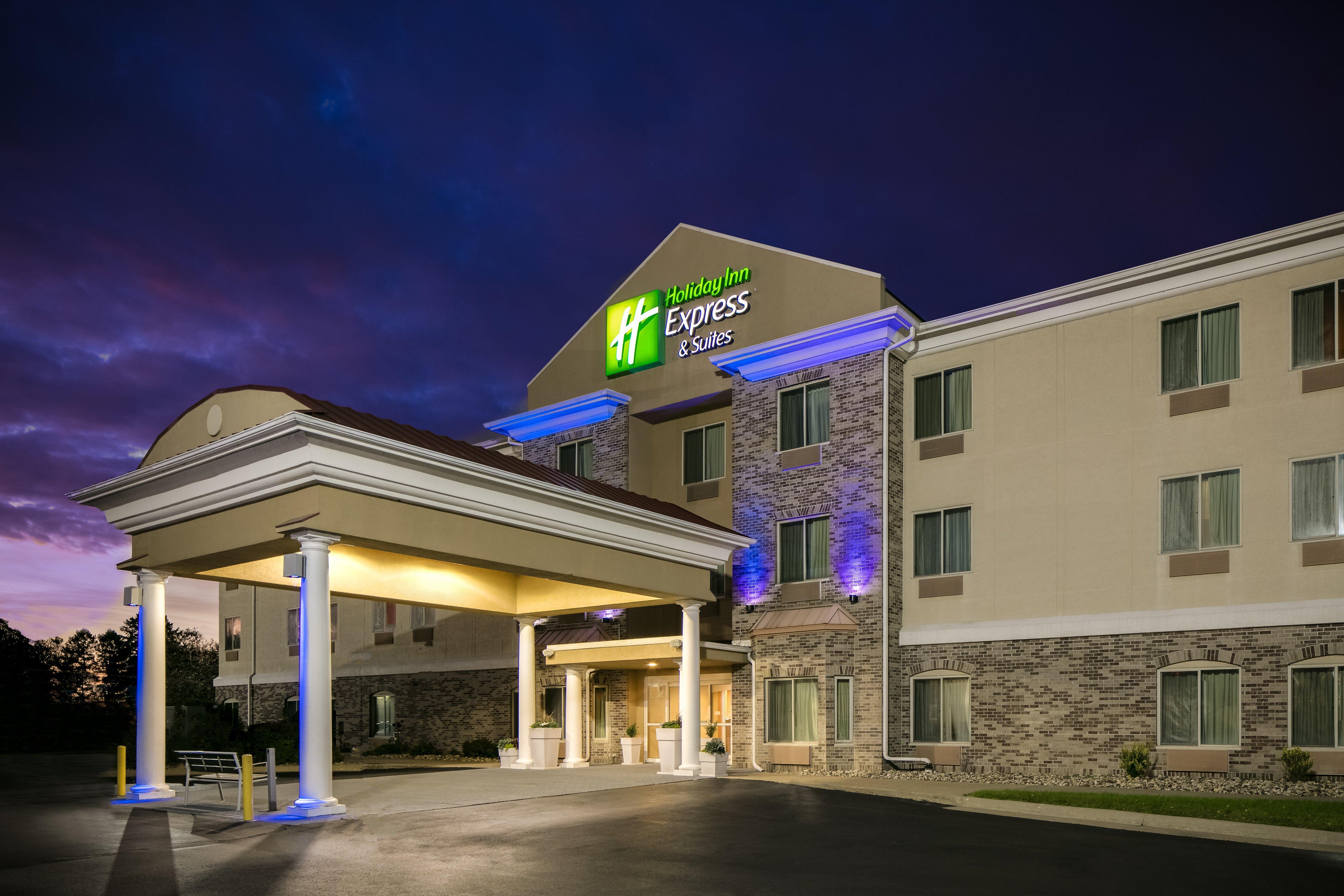 Holiday Inn Express & Suites Clinton By Ihg Exterior photo