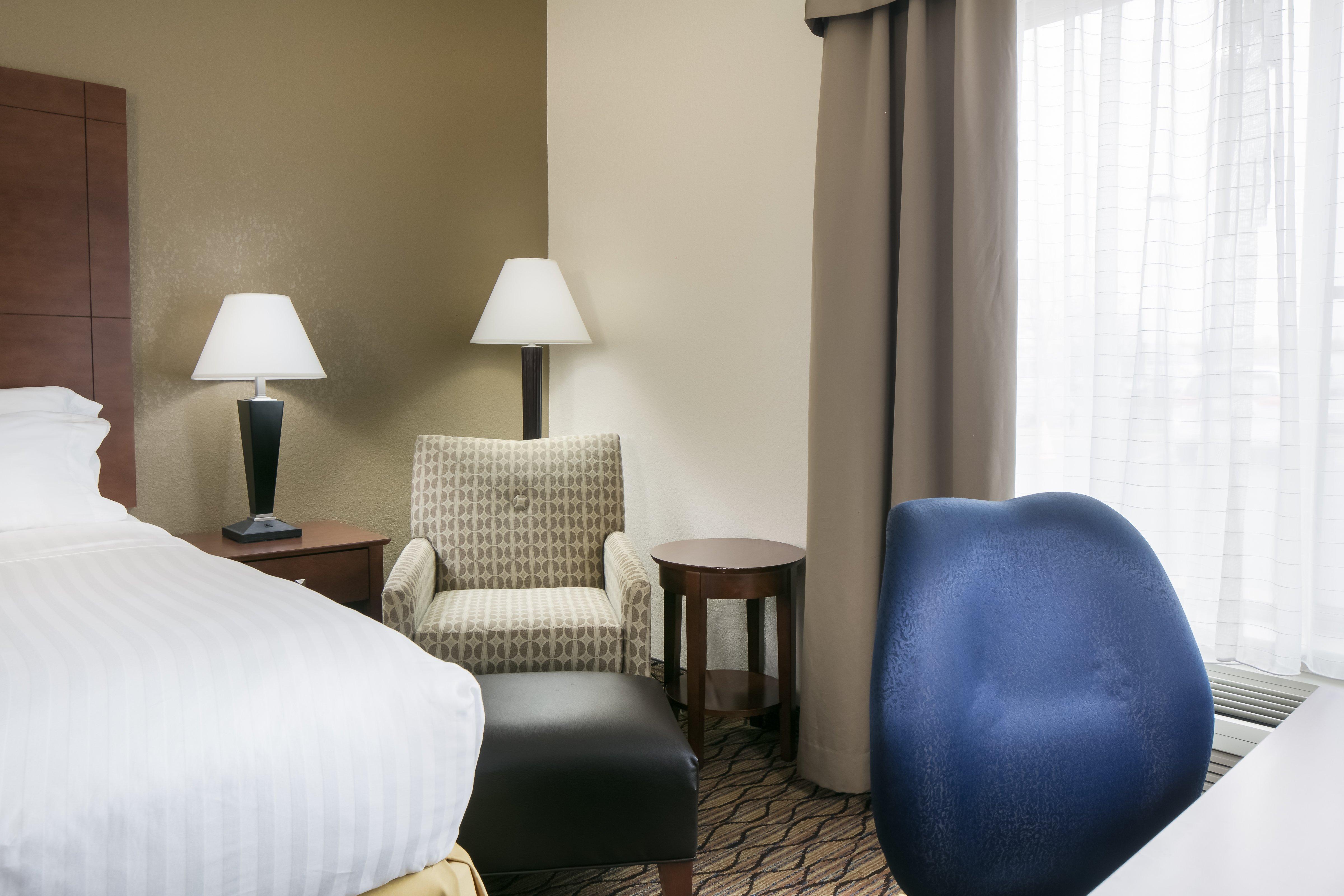 Holiday Inn Express & Suites Clinton By Ihg Exterior photo