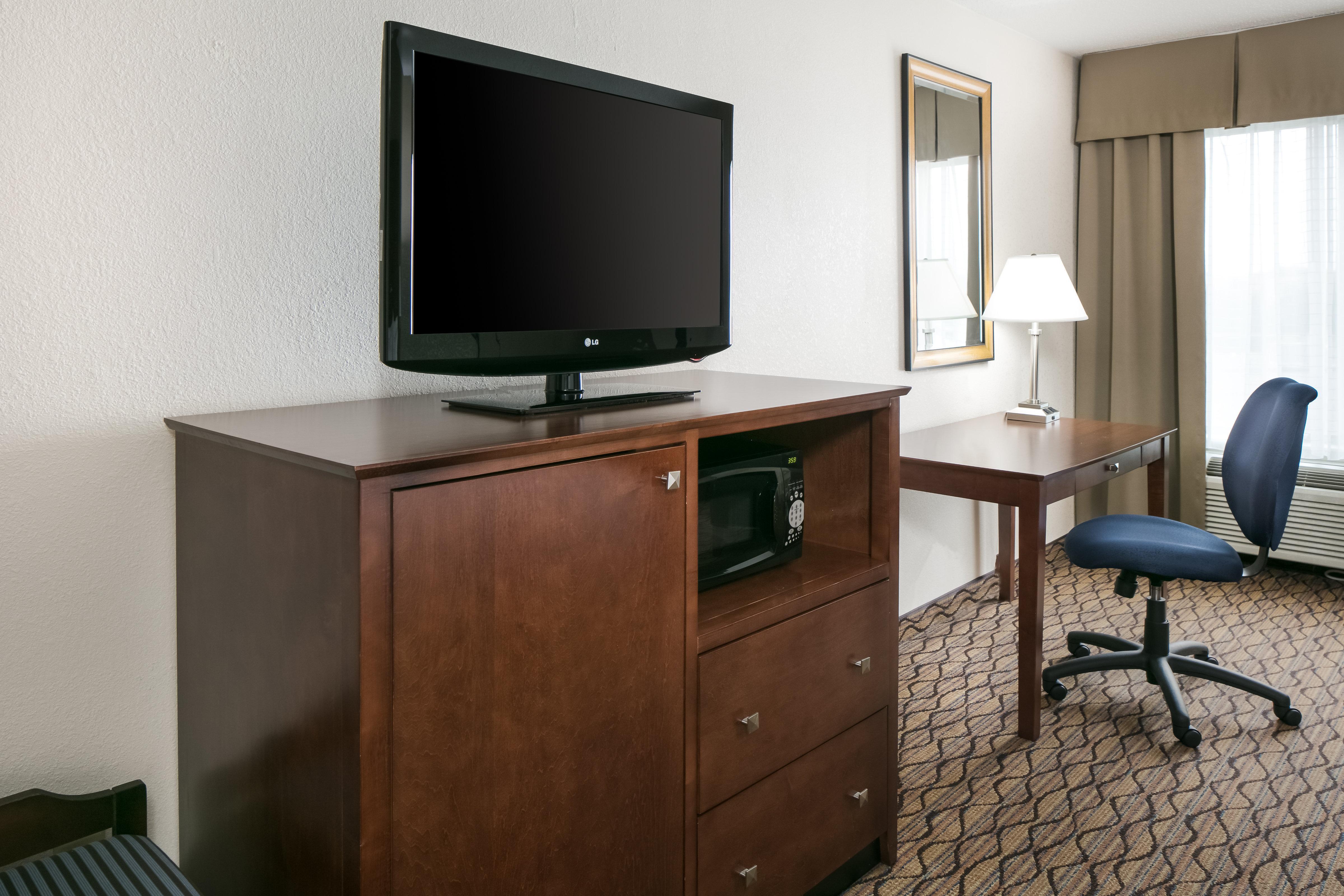 Holiday Inn Express & Suites Clinton By Ihg Exterior photo