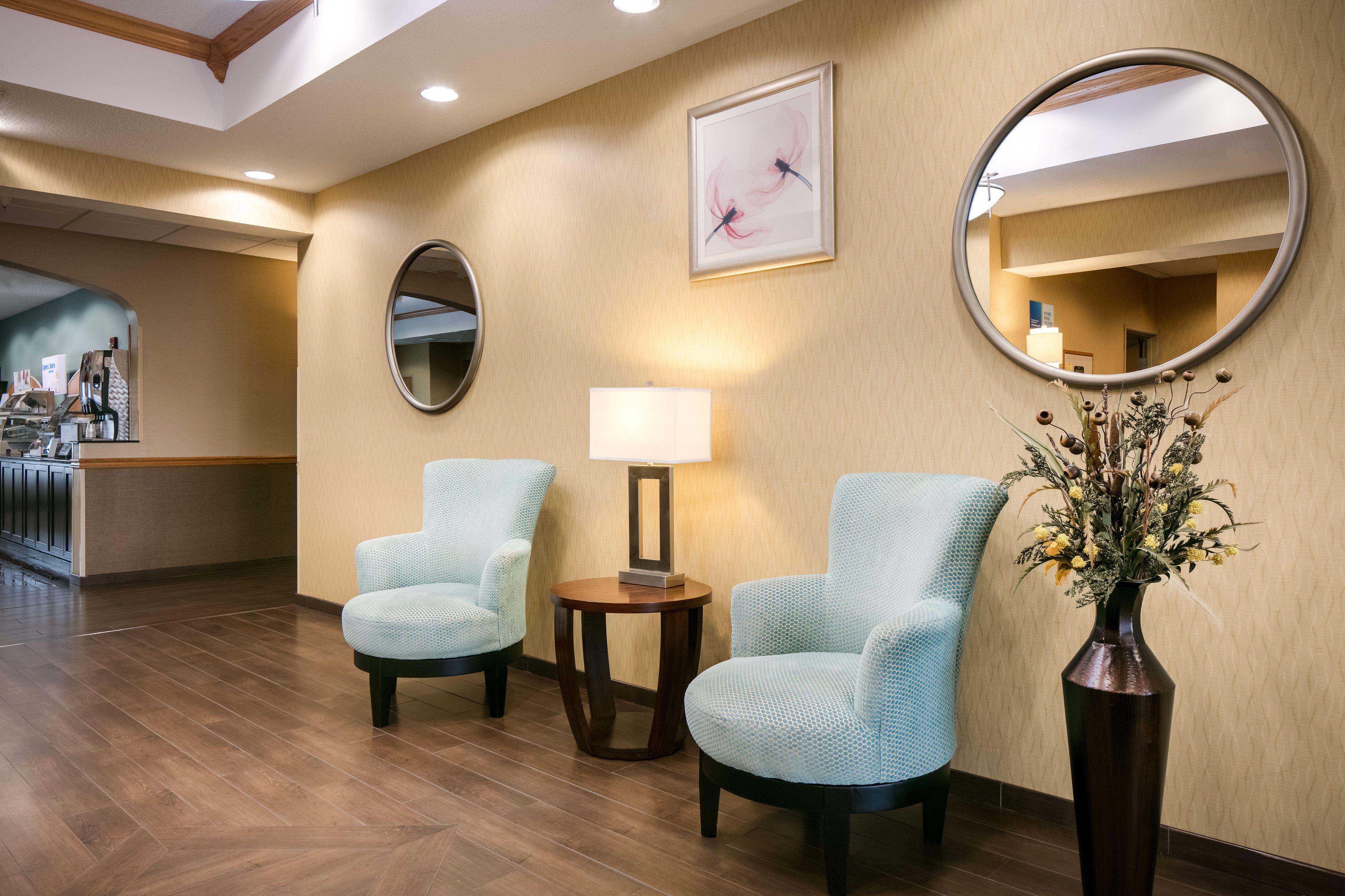 Holiday Inn Express & Suites Clinton By Ihg Exterior photo