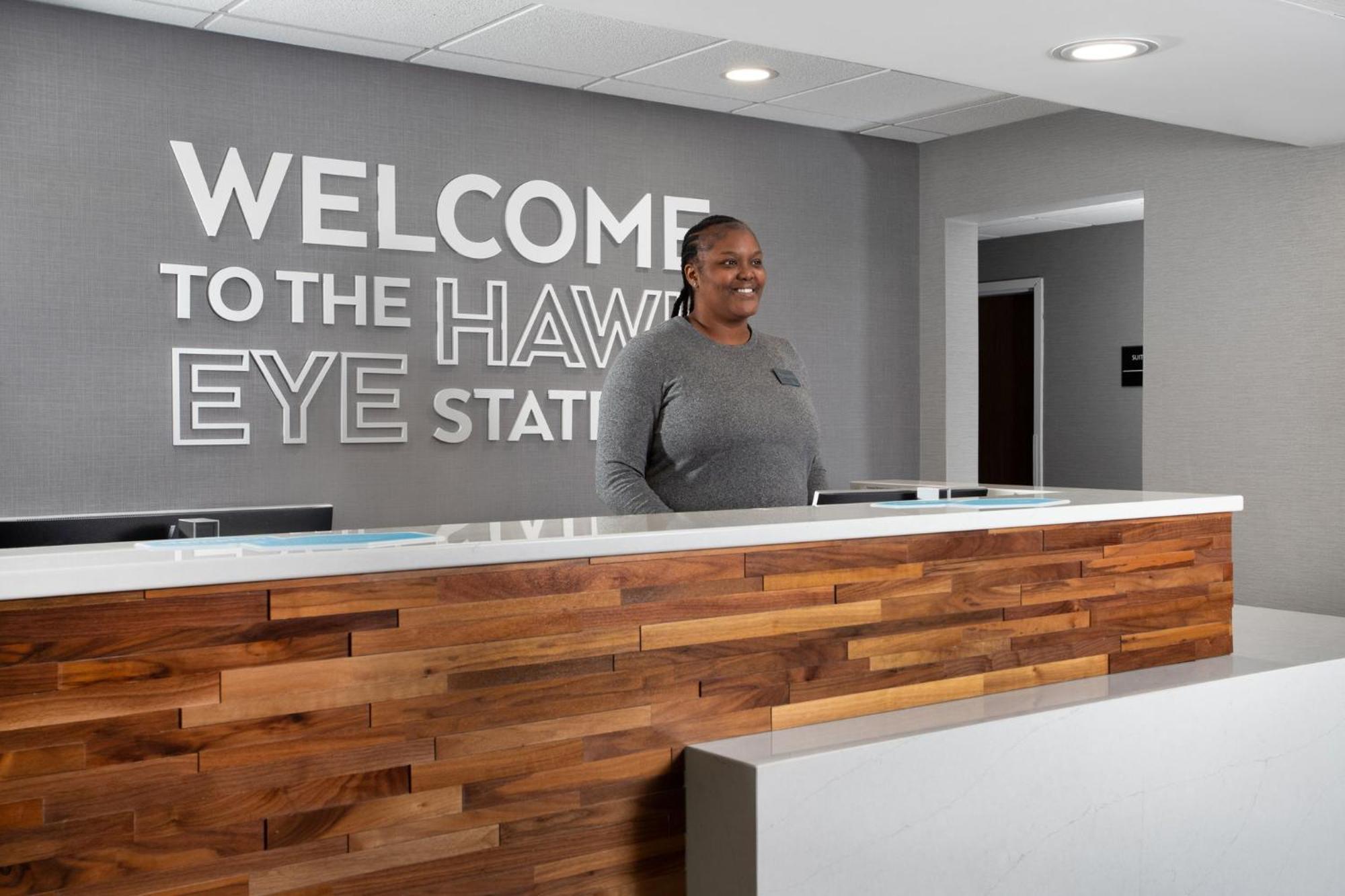 Holiday Inn Express & Suites Clinton By Ihg Exterior photo