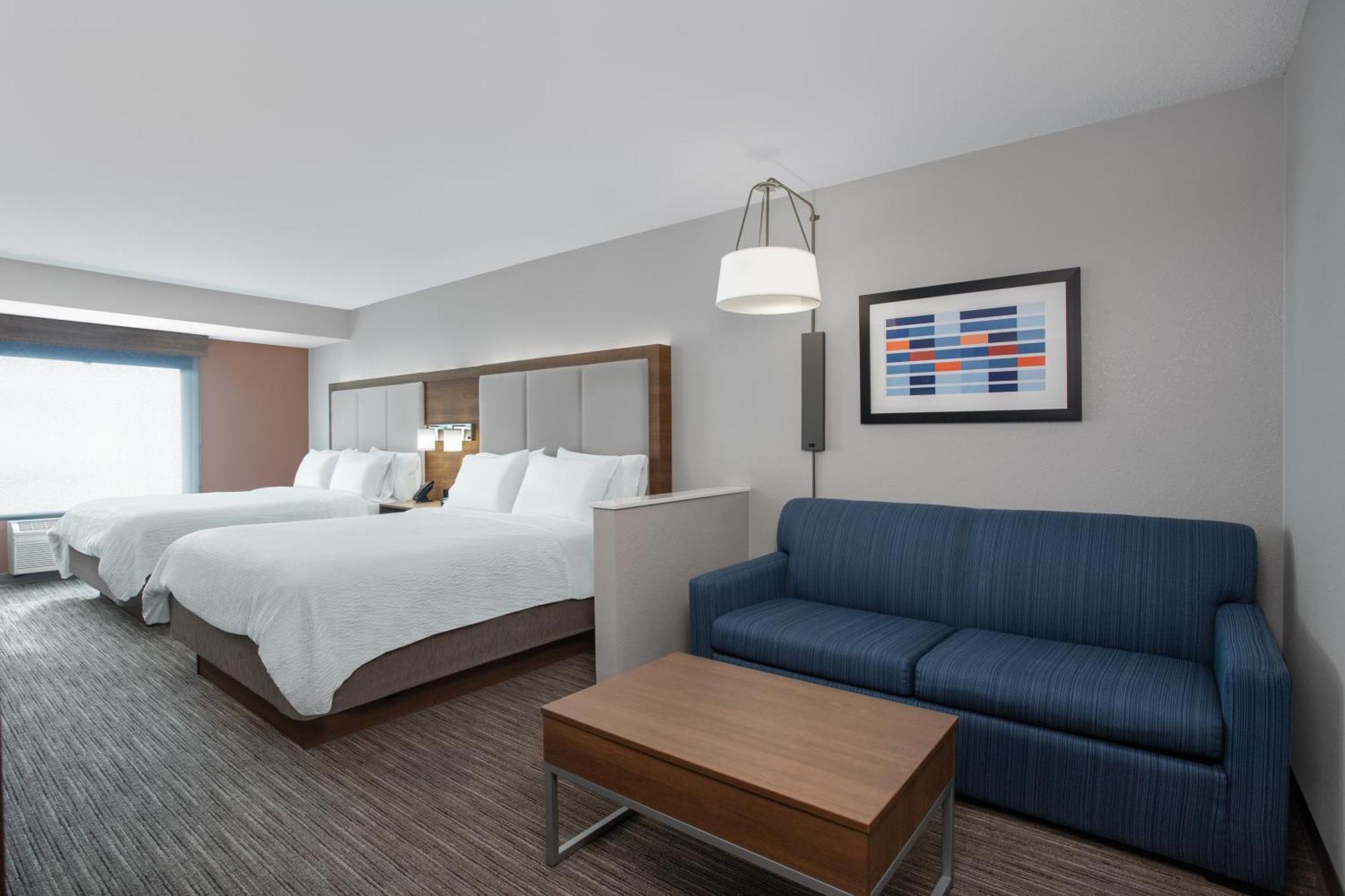 Holiday Inn Express & Suites Clinton By Ihg Exterior photo