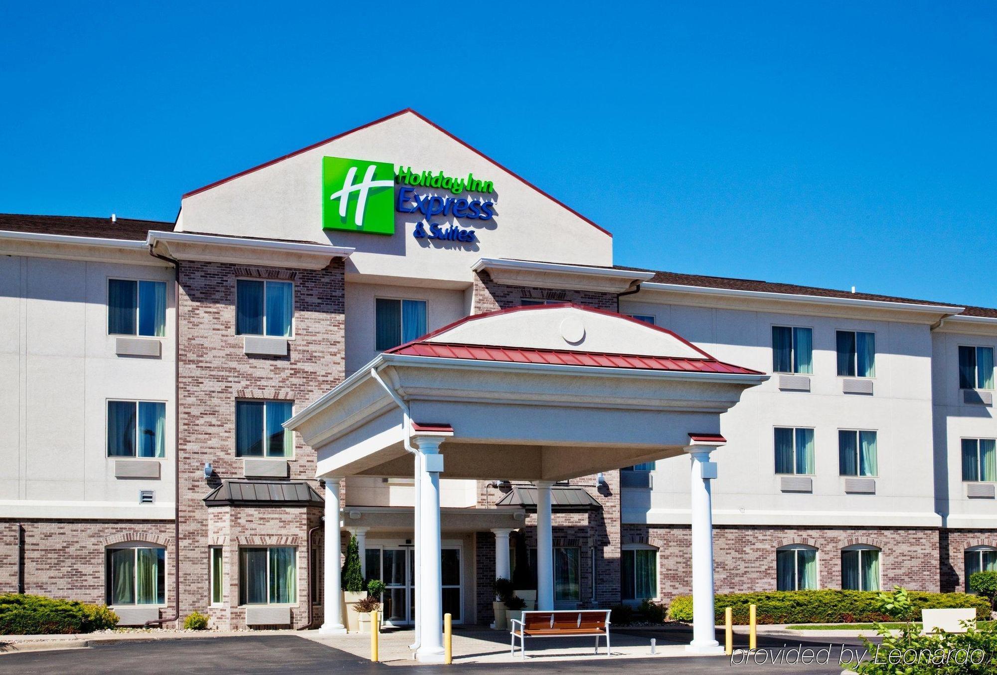 Holiday Inn Express & Suites Clinton By Ihg Exterior photo